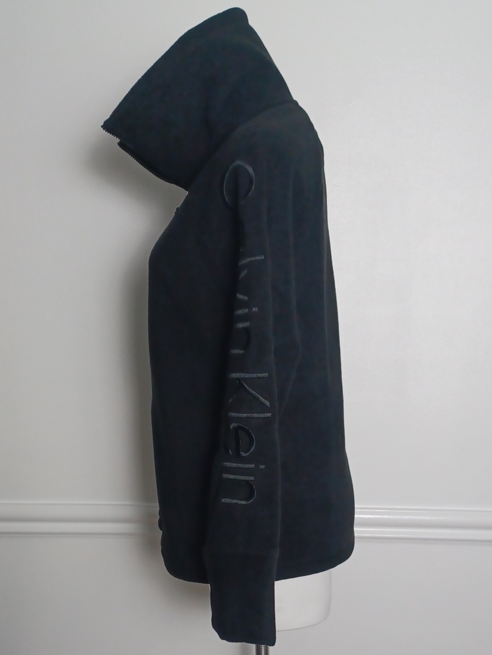 Medium CALVIN KLEIN black fleece jacket with full zip close & zip pockets. Cozy - Picture 4 of 15
